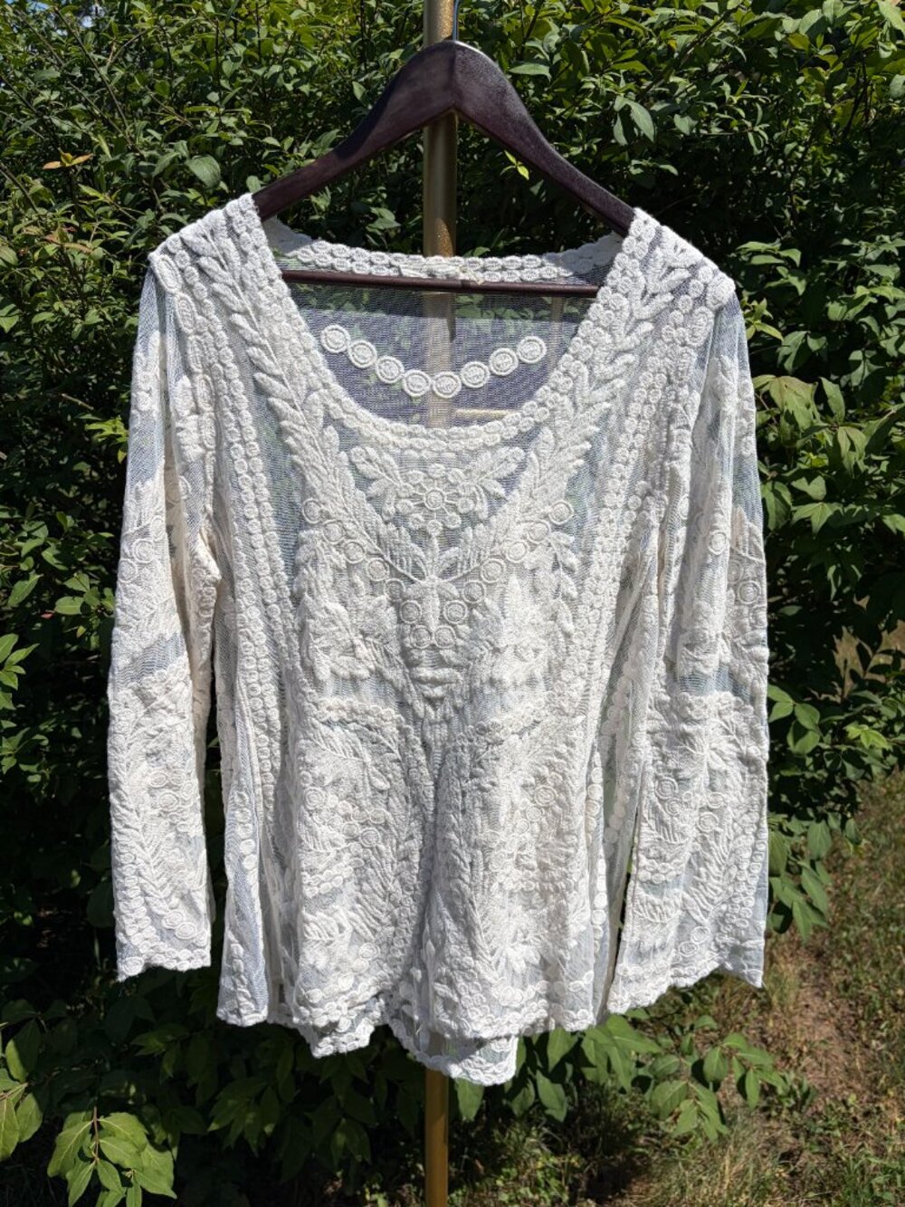 Capri Fairycore Bell Sleeve Lace and Crochet Boho Top Off White size large